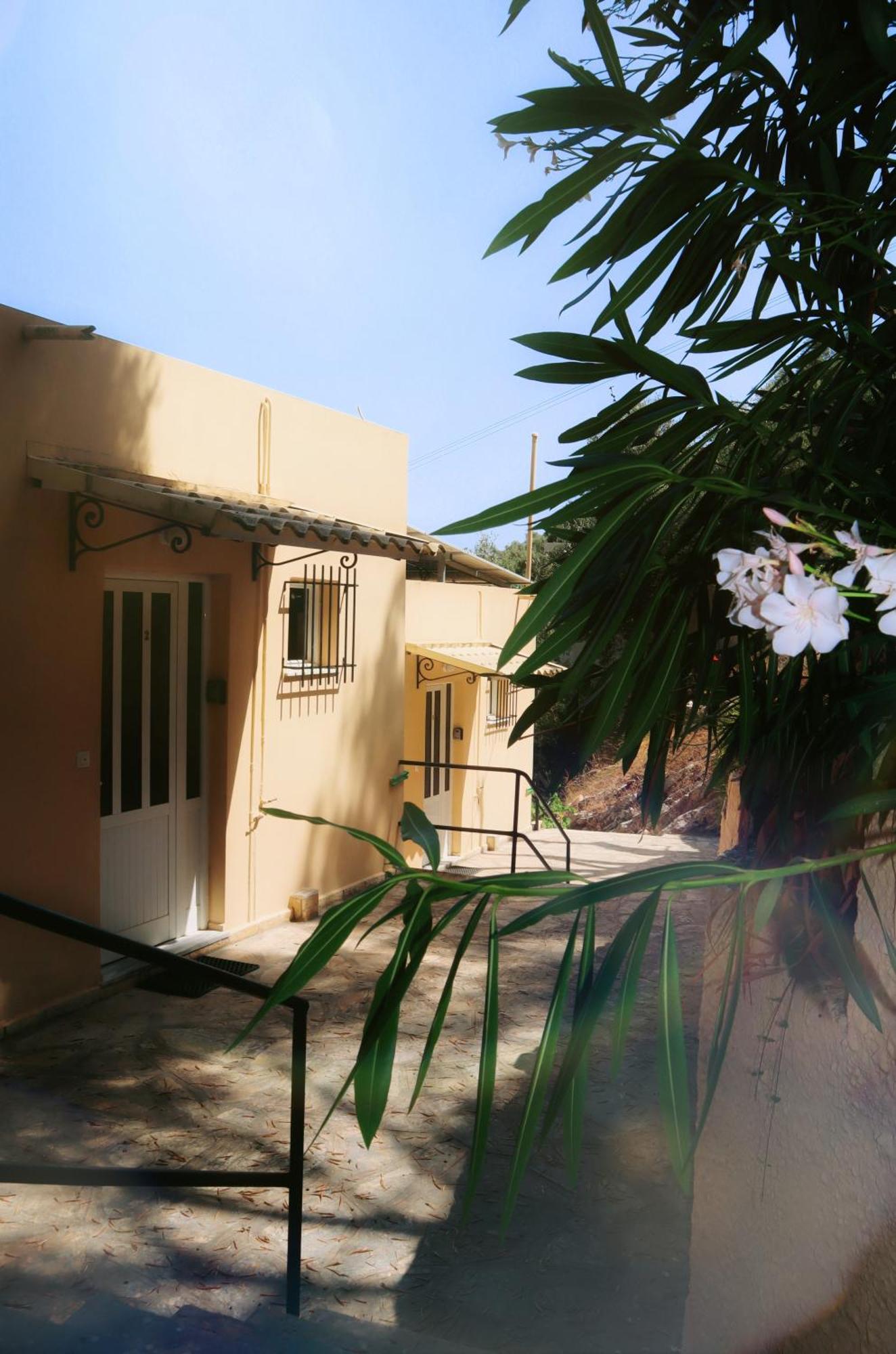 Kaminaki Seaview Apartments Katavolos Exterior photo