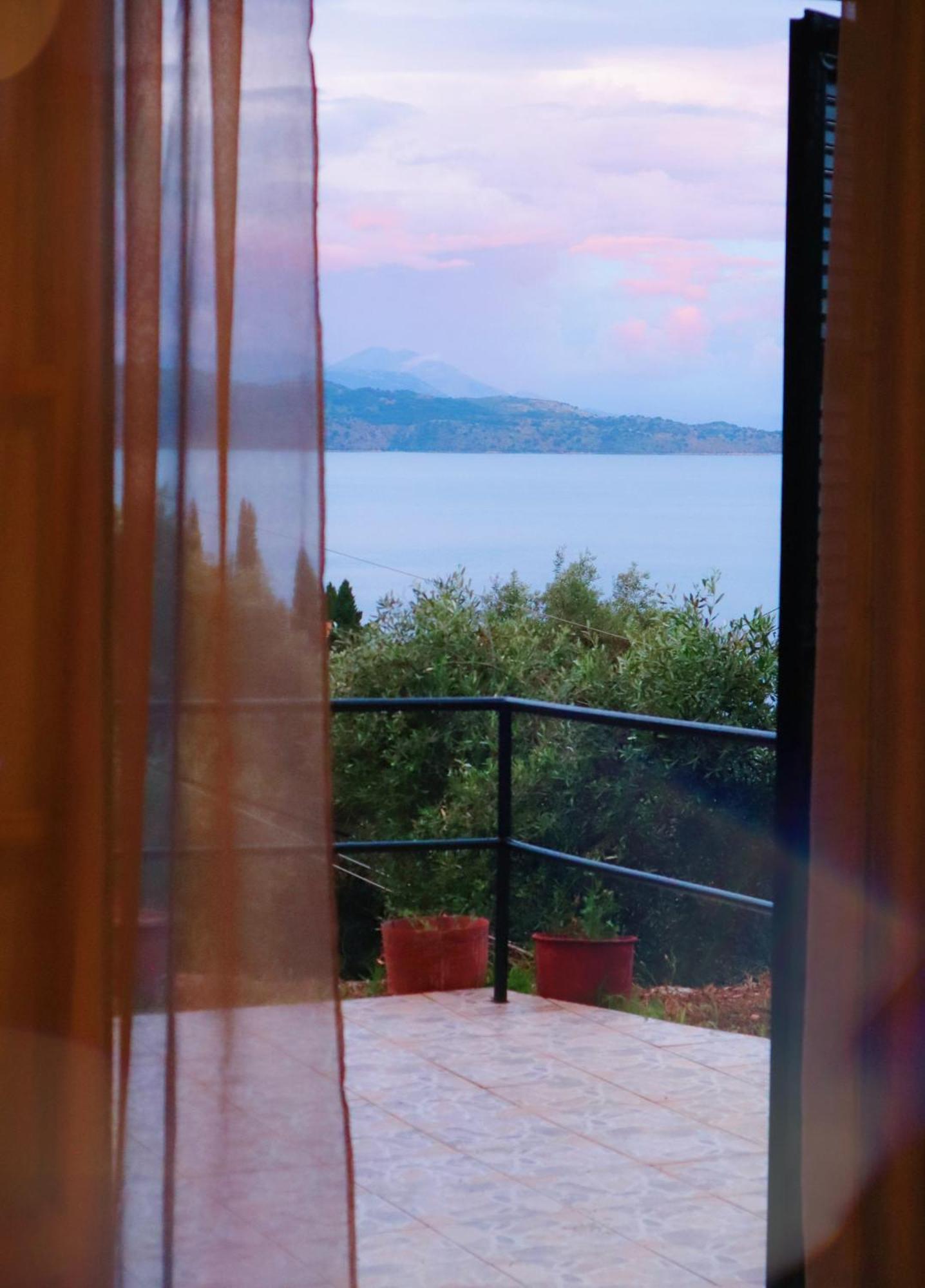 Kaminaki Seaview Apartments Katavolos Exterior photo